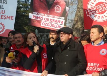 DİSK Bakanlık önünden seslendi: Asgari ücretlinin 55 bin lirasına el konuldu