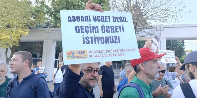 İnsan onuruna yaraşır bir asgari ücret talebi