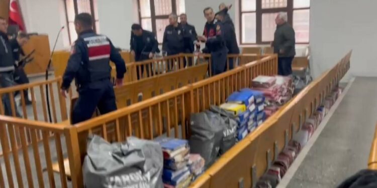 Duruşma salonunda silahlı saldırı: 2 ölü, 2 yaralı