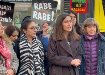 Kadınlar belediye önünde: Gaspçılar kaybedecek