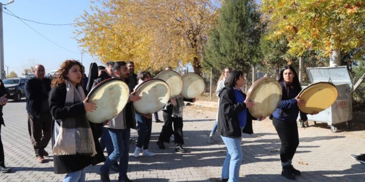 Sanatçılar Qamişlo sınırında açıklama yapıyor CANLI