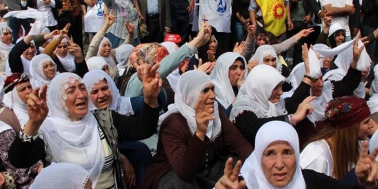 Kürtler Rojava için kesintisiz seferberlik başlattı