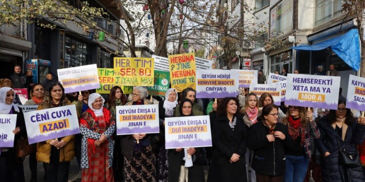 Kadınlardan kayyımlara karşı yürüyüş: Boyun eğmeyeceğiz