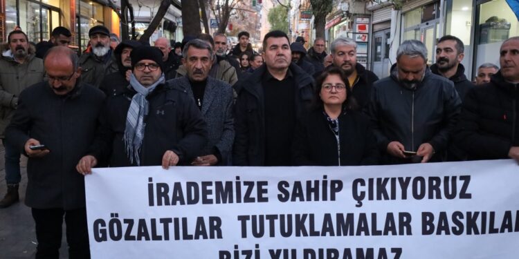 Birsen Orhan protestosu: Bariyere muhalefet ettiği için tutuklandı!