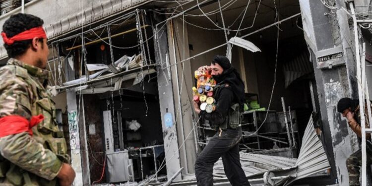 Karabulut: İşçilere ayrılması gereken bütçe çetelere aktarılıyor