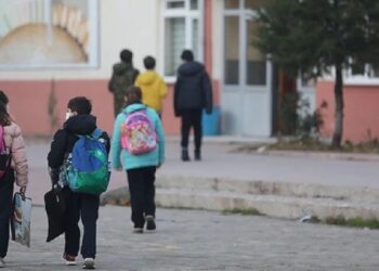 Çocuklar yeterli gıdaya ulaşamıyor