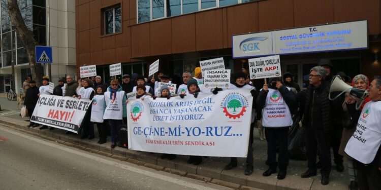 Emekliler: Suriye gündemiyle yoksulluğu örtemezsiniz