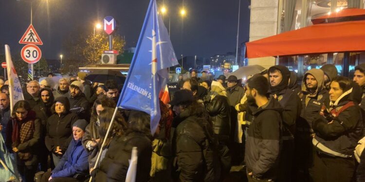 İstanbul’da Türkiye’nin saldırıları protesto edildi: Rojava’yı unutma