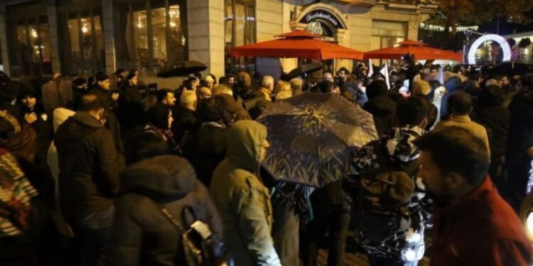 Paramiliter grupları protesto eden 7 kişi tutuklandı