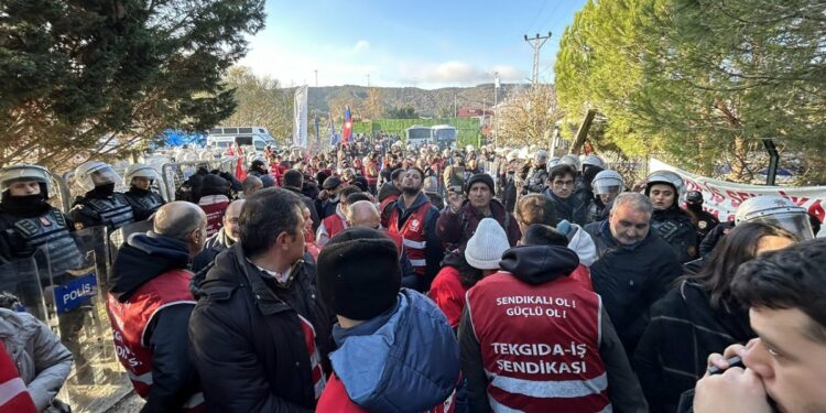 Ankara’ya yürümek isteyen işçiler gözaltına alındı