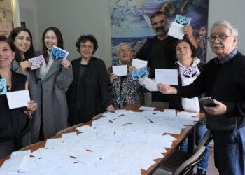 Tutsaklara dayanışma kartı gönderildi