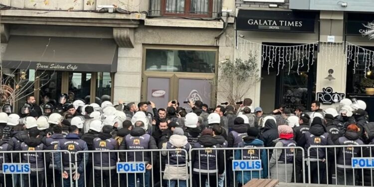 Gözaltına alınan 9’u gazeteci 14 kişi savcılığa sevk edildi