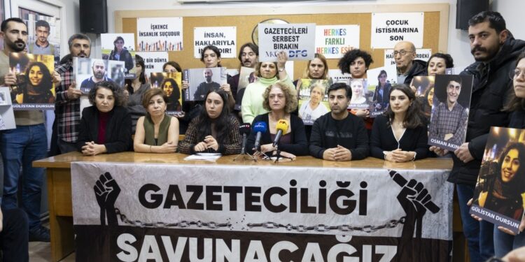 DFG ve MKG: Tutsak gazetecileri serbest bırakın