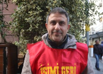 İzmir Belediyesi önünde tek kişilik direniş: Kazanacağım