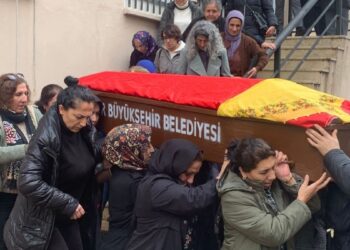 Hediye Tekin’in cenazesi kadınların omzunda taşındı