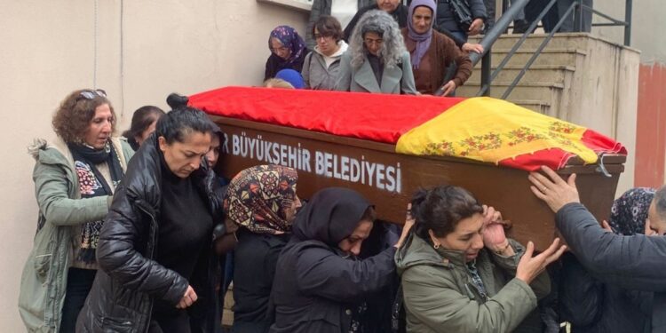 Hediye Tekin’in cenazesi kadınların omzunda taşındı