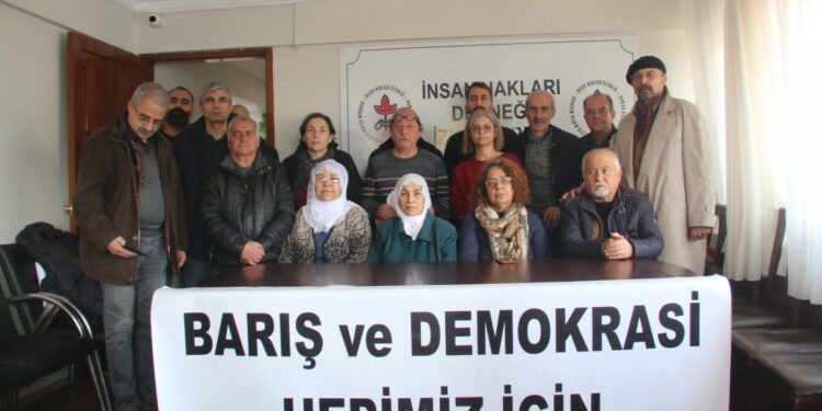 Aydınların Kürt sorununda çözüm çağrısına İzmir’den destek