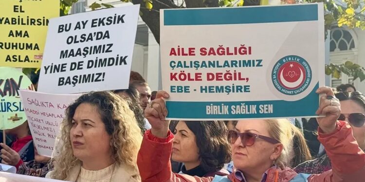 Sağlık çalışanlarından ‘yönetmelik’ protestosu