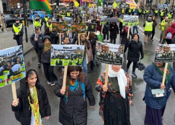 Londra’da binlerce kişi sokağa çıktı: Kürtlerden elinizi çekin