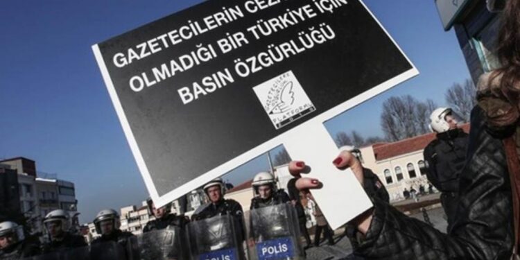 Basın Özgürlüğü Raporu: Kasım’da gazeteciler 87 kez yargılandı