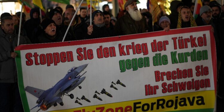 Avrupa’da saldırılar protesto edildi: Her yerde ses çıkaralım