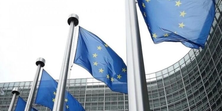 Avrupa ülkeleri Suriyelilerin iltica başvurularını askıya alıyor