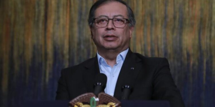 Kolombiya Cumhurbaşkanı: Yeni bir soykırıma gidiliyor Kürt halkına sahip çıkalım