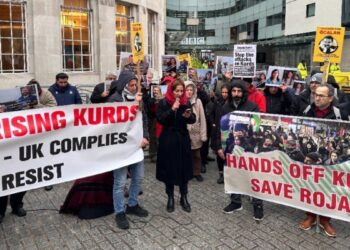 Katledilen gazeteciler için BBC önünde eylem