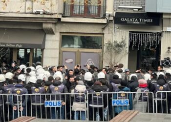 İHD: Gazeteciler derhal serbest bırakılsın