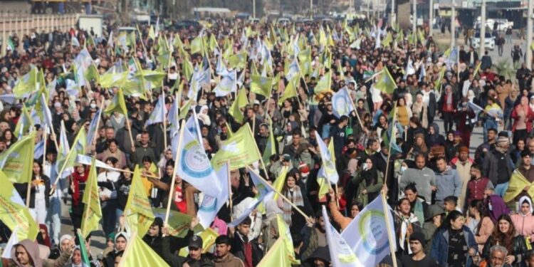 Hesekê’de binler QSD’ye destek için yürüdü