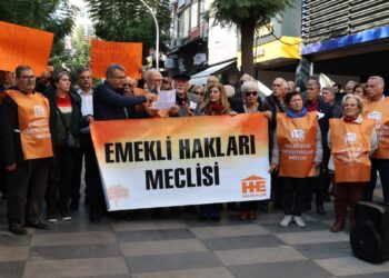 Emekliler: İnsanca yaşama hakkımı ver