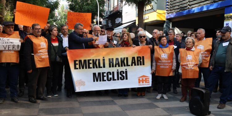 Emekliler: İnsanca yaşama hakkımı ver
