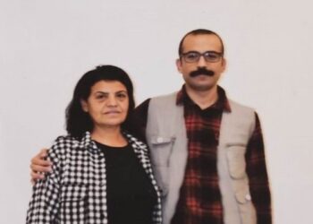 Çift kelepçe dayatmasına karşı çıkan tutsağa şiddet