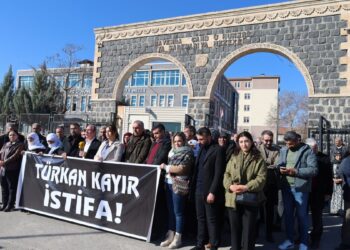 İhraç edilen belediye eşbaşkanın istifası istendi