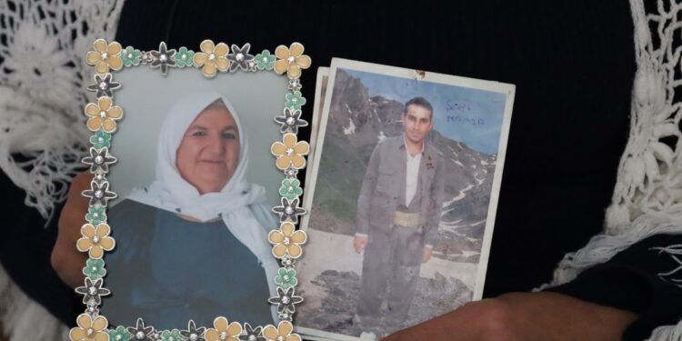 Katliamda kardeşini, adalet mücadelesinde annesini yitirdi