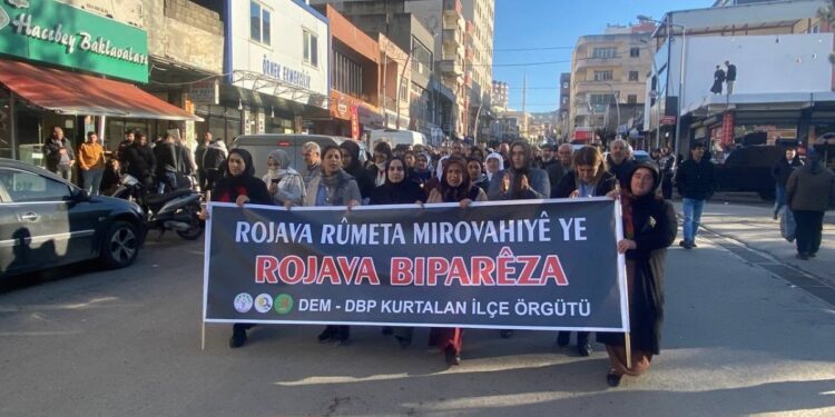 ‘Rojava insanlığın onurudur, savunalım’