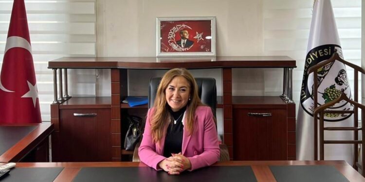 Hezex Belediye Eşbaşkanı ihraç edildi