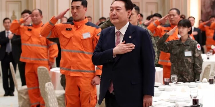 Güney Kore’de sıkıyönetim ilan edildi