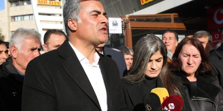 Wan Büyüşehir eşbaşkanları: Halkımız ortaya koyduğu müthiş direnişi sürdürecek