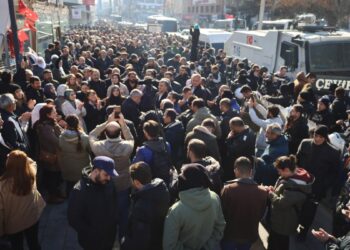 Wan’da saldırılara kitlesel tepki: Suni sınırlarınız bizi ayıramaz