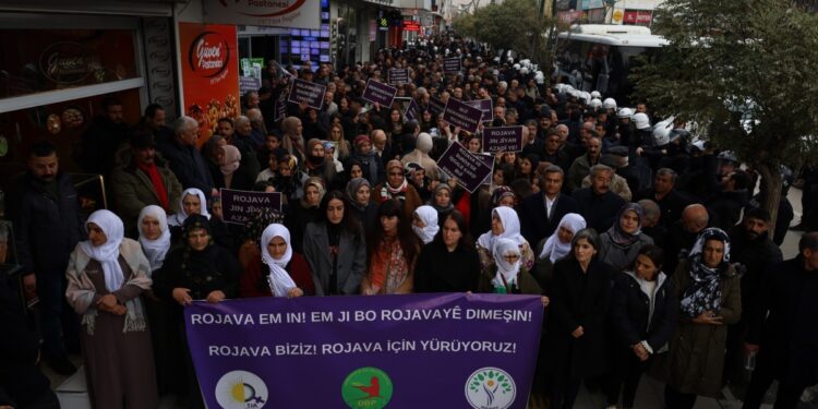 Saldırılar protesto edildi: Rojava’nın özgürlük mücadelesine ses verin