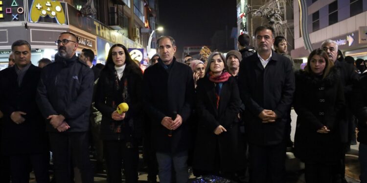 Gözaltı sonrası yine bir araya geldiler: Hakikati susturamazsınız