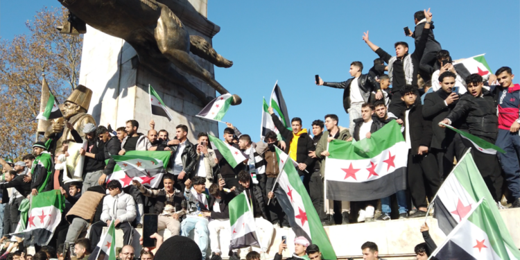 İstanbul’daki bazı Suriyeliler dönmek istiyor: “Bu güneş artık sönmez”