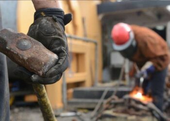 2. kattan düşen inşaat işçisi hayatını kaybetti