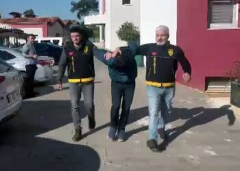 3 hemşirenin cep telefonu ve cüzdanlarını çalıp, kredi kartıyla harcama yaptı