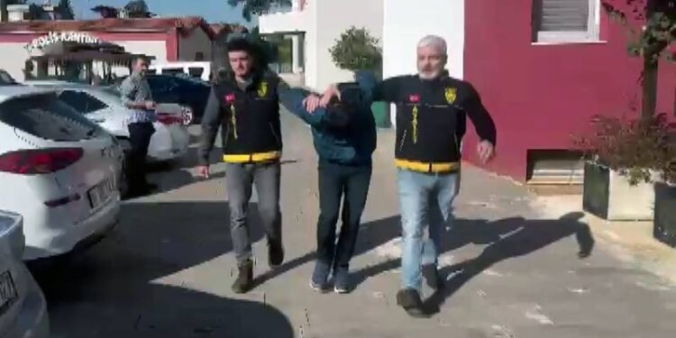 3 hemşirenin cep telefonu ve cüzdanlarını çalıp, kredi kartıyla harcama yaptı