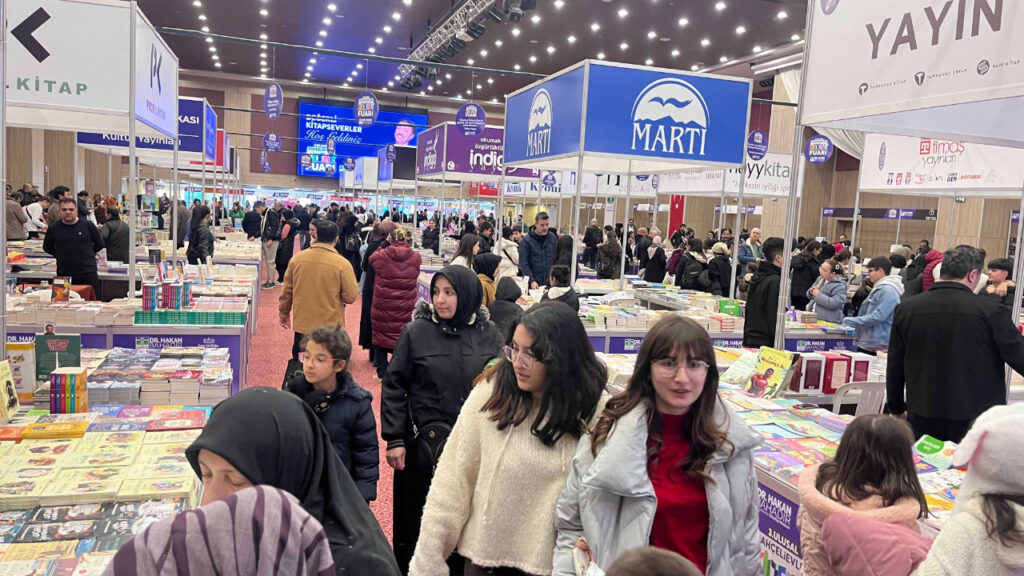 3'üncü Ulusal Bahçelievler Kitap Fuarı Açıldı