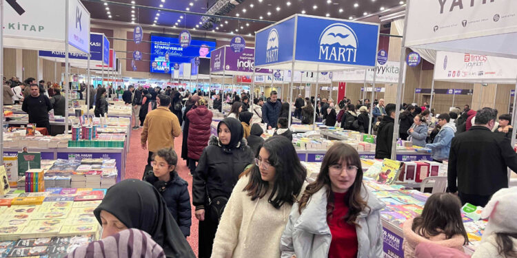 3'üncü Ulusal Bahçelievler Kitap Fuarı Açıldı