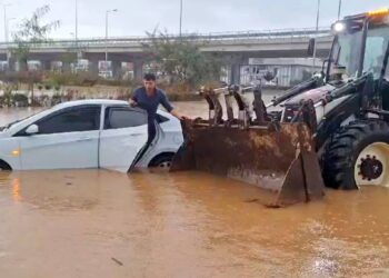 7 ilde 400 sel vakası bildirildi; Manavgat’ta mahsur kalan 236 kişi güvenli alanlara tahliye edildi