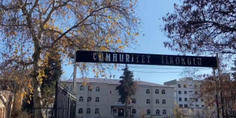 AKP klasiği: 25 milyon harcandı, şimdi yıkılacak!